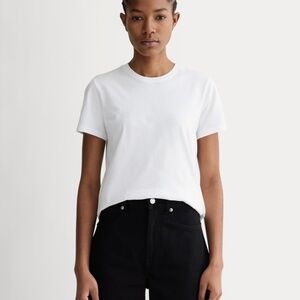 Everlane Slim Crew Neck in Essential Cotton in White, Size Small